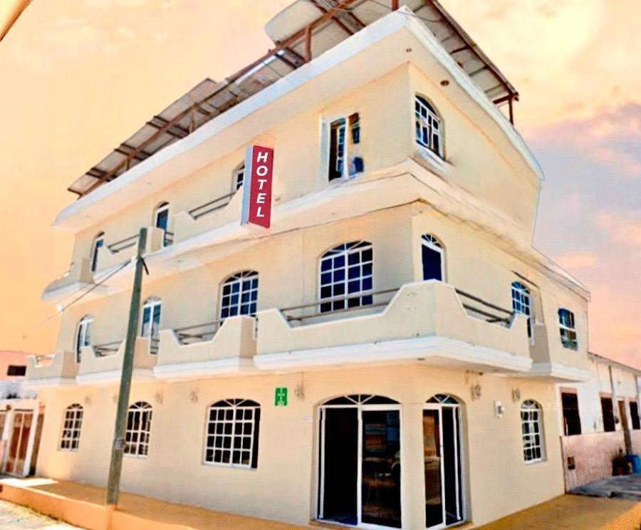 Hotel Baroni プログレソ エクステリア 写真